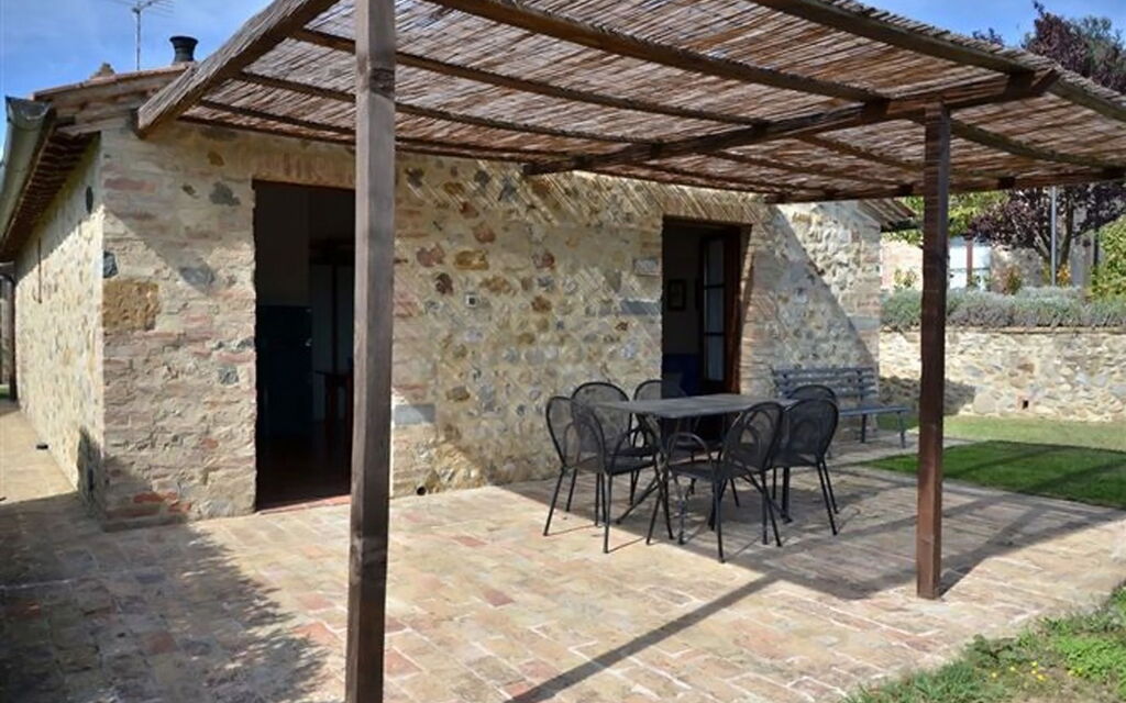 Rocche Di Valiano - : rocche-di-valiano-chianti-castelnuovo-berardenga-ortensia-giardino