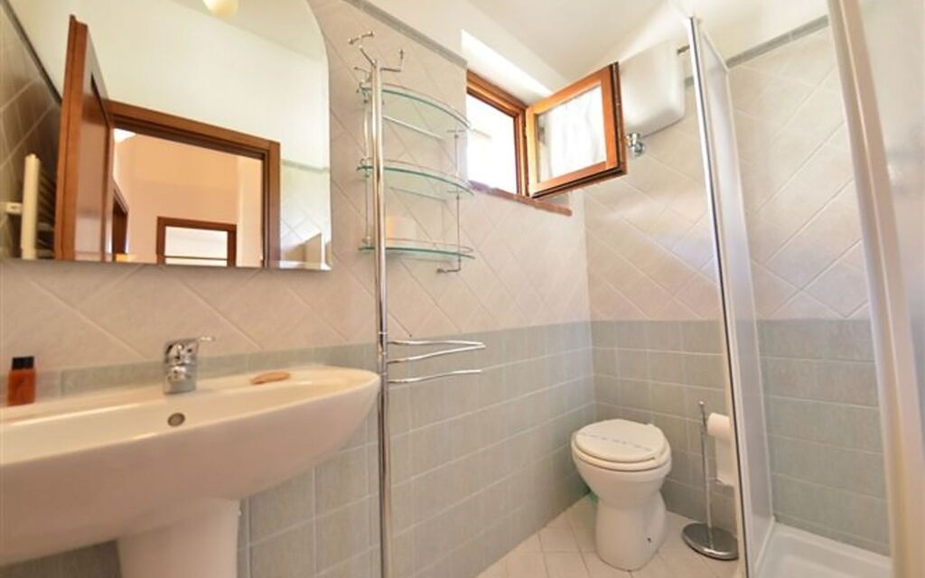 Rocche Di Valiano - : rocche-di-valiano-chianti-castelnuovo-berardenga-ortensia-bagno