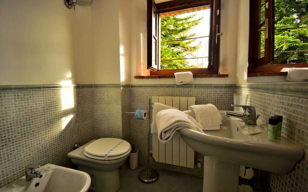 Rocche Di Valiano - : Autumn, Bathroom, Spring, Summer