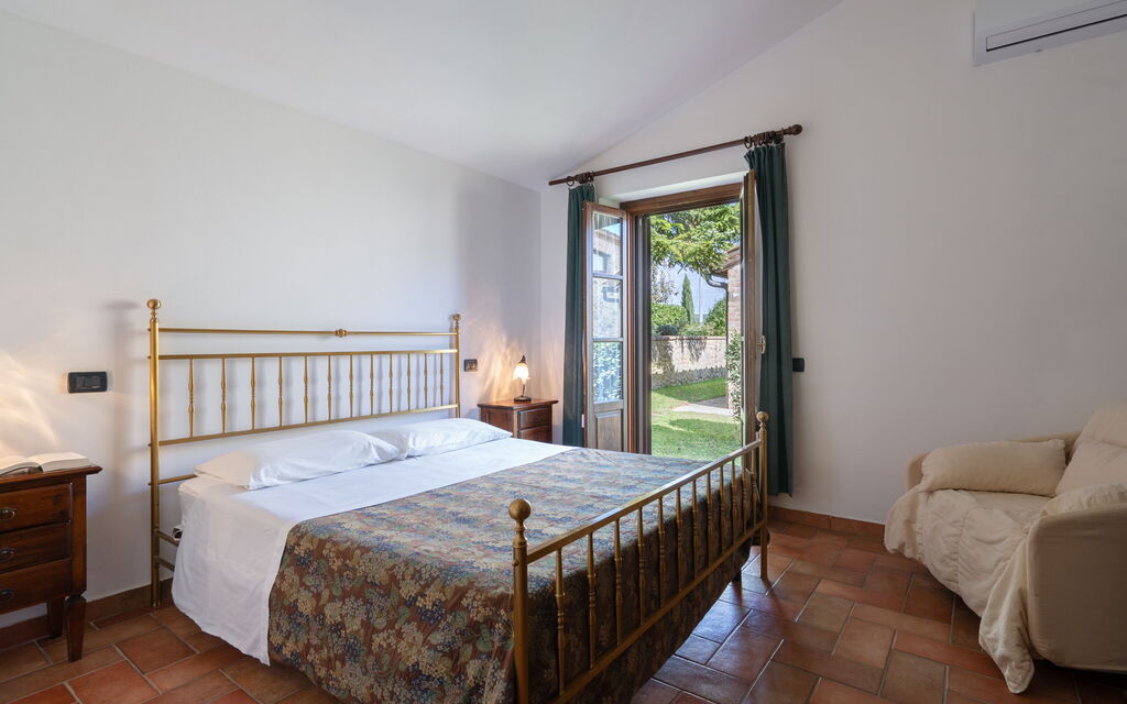 Rocche Di Valiano - : rocche-di-valiano-chianti-castelnuovo-berardenga-gelsomino-bedroom