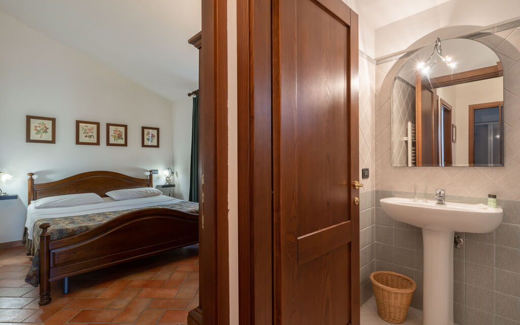 Rocche Di Valiano - : rocche-di-valiano-chianti-castelnuovo-berardenga-ortensia-camera-da-letto