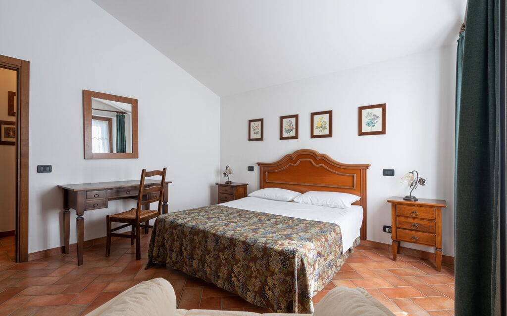 Rocche Di Valiano - : rocche-di-valiano-chianti-castelnuovo-berardenga-ortensia-camera-da-letto