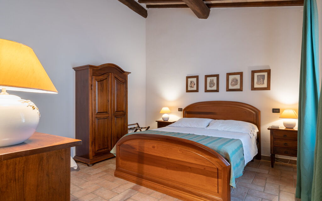 Rocche Di Valiano - : rocche-di-valiano-chianti-castelnuovo-berardenga-papavero-camera-da-letto