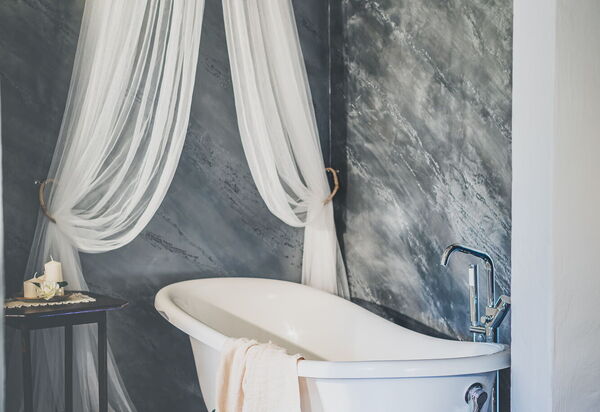 La Reggia Nel Podere: la-reggia-nel-podere-val-d-orcia-villa-bathroom