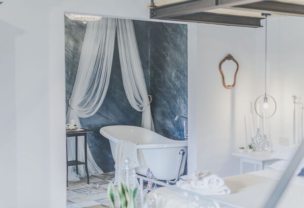 La Reggia Nel Podere: la-reggia-nel-podere-val-d-orcia-villa-bedroom