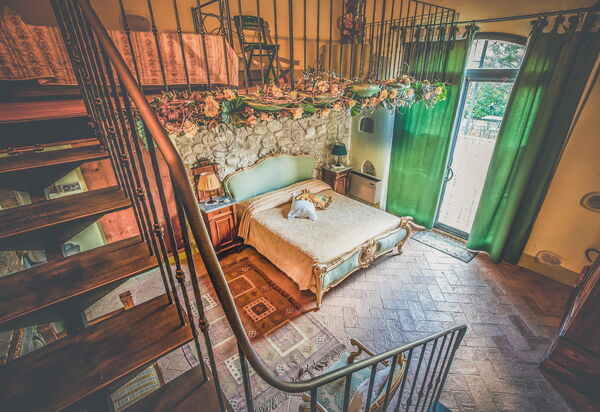 La Reggia Nel Podere: la-reggia-nel-podere-val-d-orcia-villa-bedroom