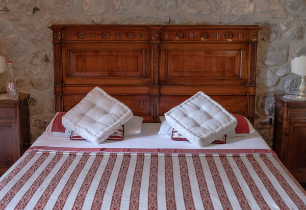 La Reggia Nel Podere: la-reggia-nel-podere-val-d-orcia-villa-bedroom