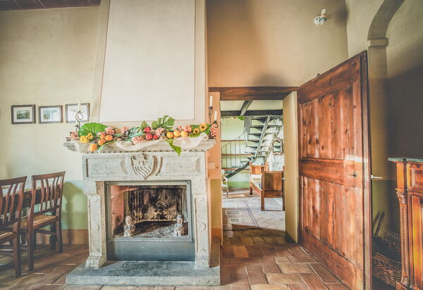 La Reggia Nel Podere: la-reggia-nel-podere-val-d-orcia-villa-kitchen