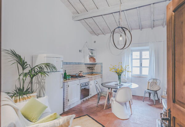 La Reggia Nel Podere: la-reggia-nel-podere-val-d-orcia-villa-kitchen