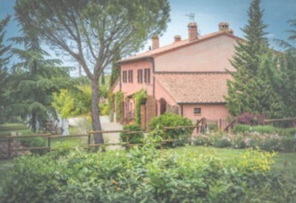 La Reggia Nel Podere: la-reggia-nel-podere-val-d-orcia-villa-external