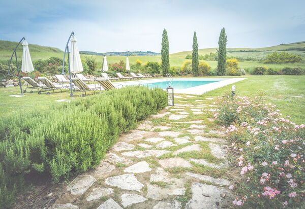 La Reggia Nel Podere: la-reggia-nel-podere-val-d-orcia-villa-pool