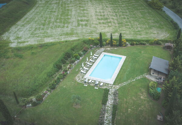 La Reggia Nel Podere: la-reggia-nel-podere-val-d-orcia-villa-pool