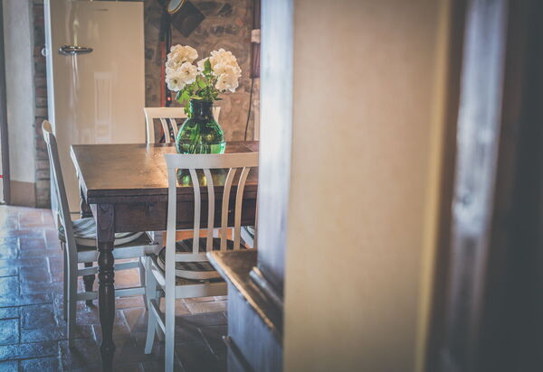 La Reggia Nel Podere: la-reggia-nel-podere-val-d-orcia-villa-dining-room