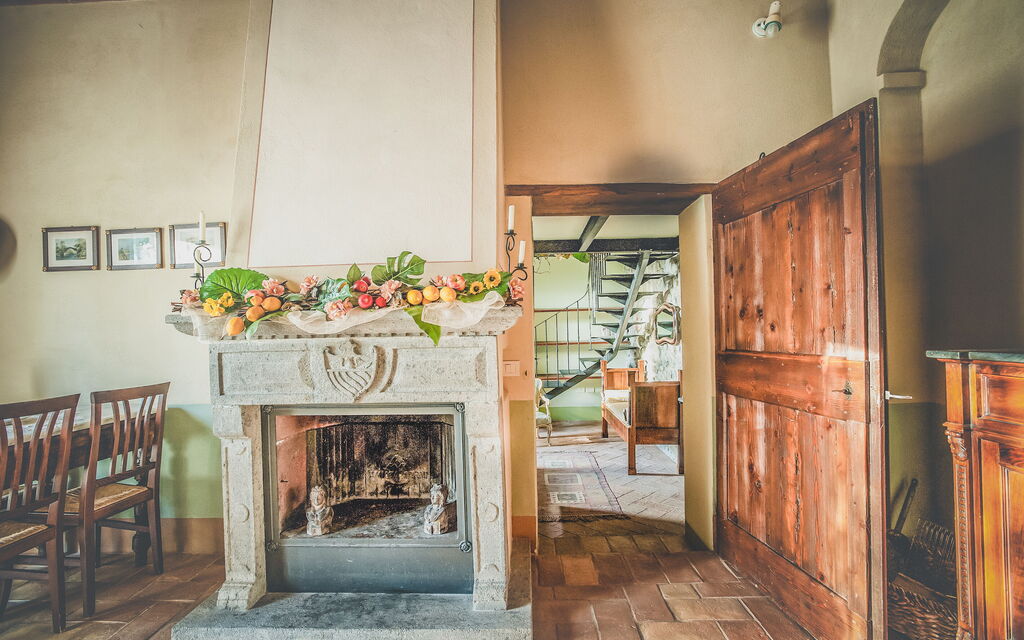 La Reggia Nel Podere: la-reggia-nel-podere-val-d-orcia-villa-kitchen
