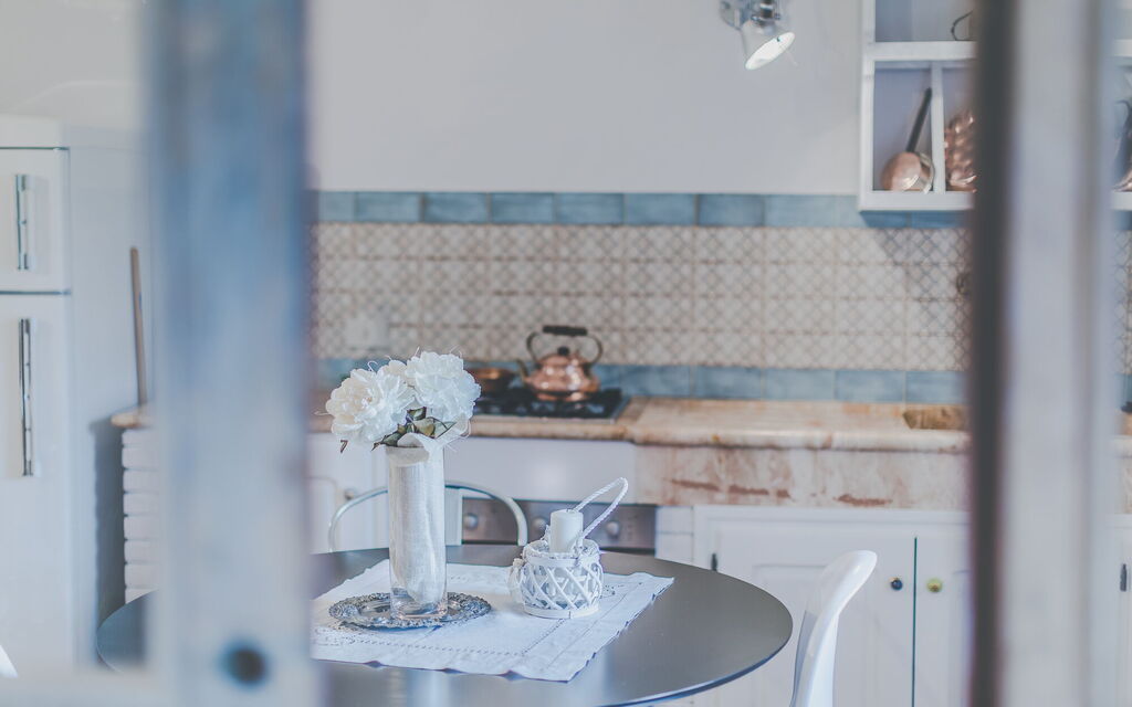 La Reggia Nel Podere: la-reggia-nel-podere-val-d-orcia-villa-kitchen