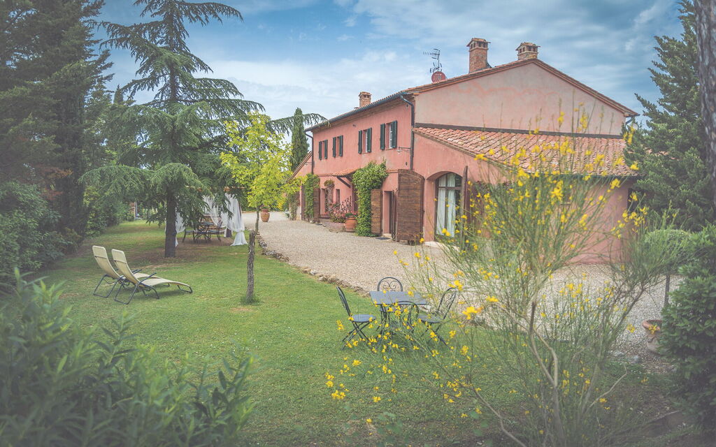 La Reggia Nel Podere: la-reggia-nel-podere-val-d-orcia-villa-external