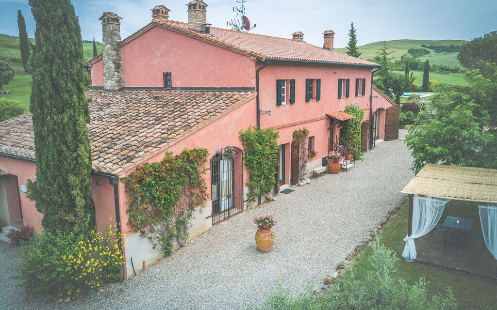 La Reggia Nel Podere: la-reggia-nel-podere-val-d-orcia-villa-external
