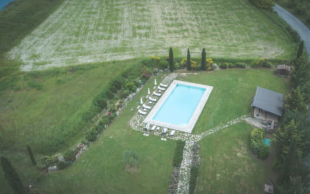 La Reggia Nel Podere: la-reggia-nel-podere-val-d-orcia-villa-pool