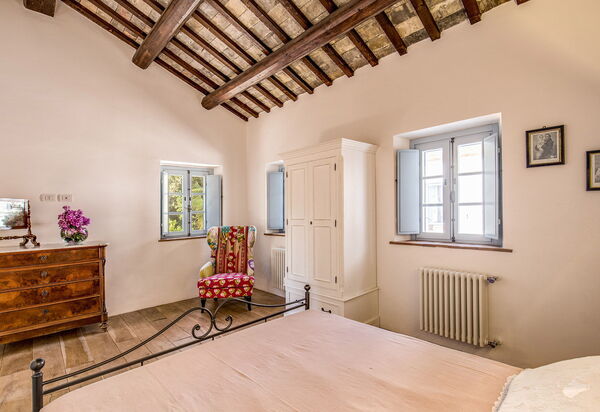 La Corte Del Grano: la-corte-del-grano-abbadia-villa-camera-da-letto