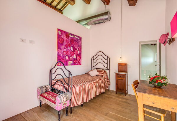 La Corte Del Grano: la-corte-del-grano-abbadia-villa-camera-da-letto