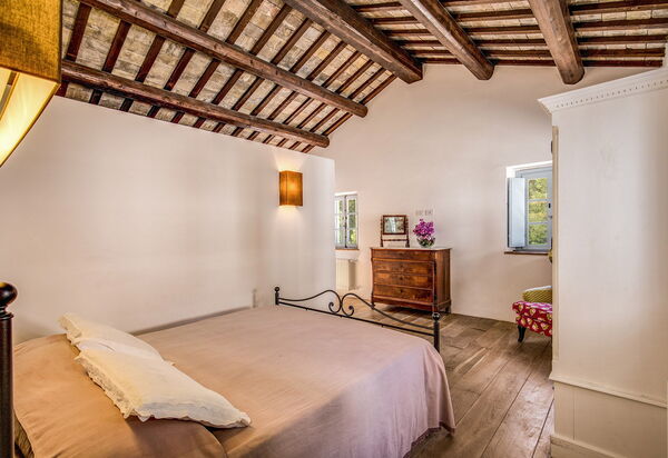 La Corte Del Grano: la-corte-del-grano-abbadia-villa-camera-da-letto