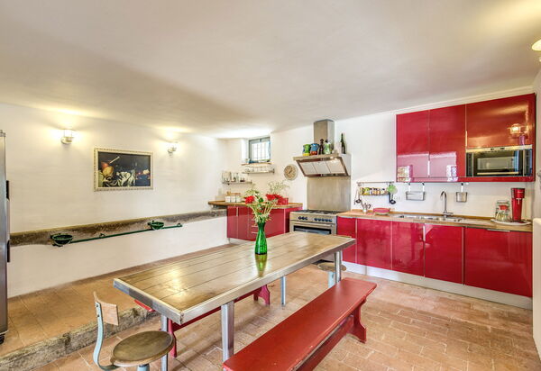 La Corte Del Grano: la-corte-del-grano-abbadia-villa-cucina