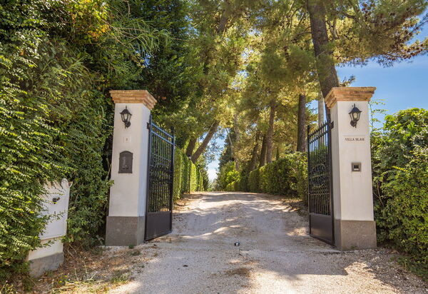 La Corte Del Grano: la-corte-del-grano-abbadia-villa-esterno