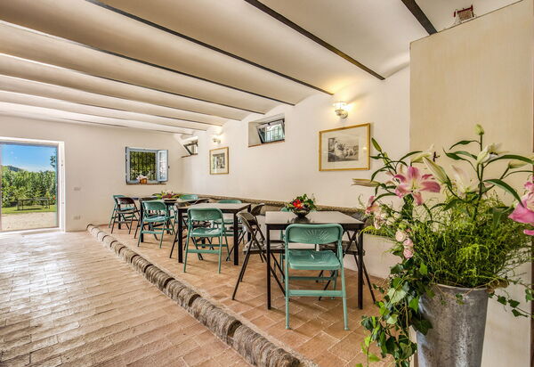 La Corte Del Grano: la-corte-del-grano-abbadia-villa-sala-da-pranzo