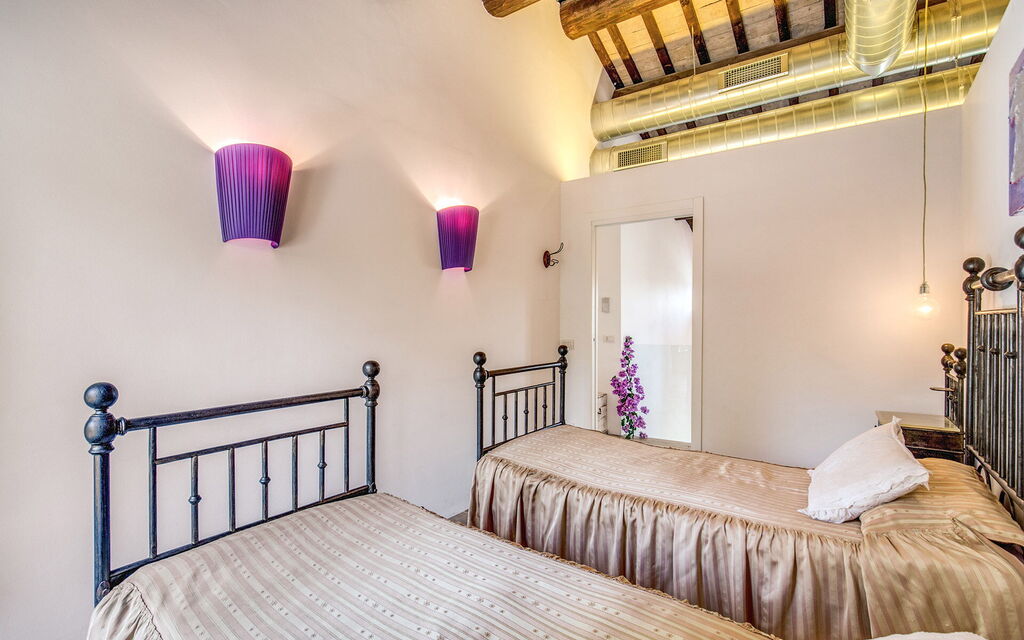 La Corte Del Grano: la-corte-del-grano-abbadia-villa-camera-da-letto