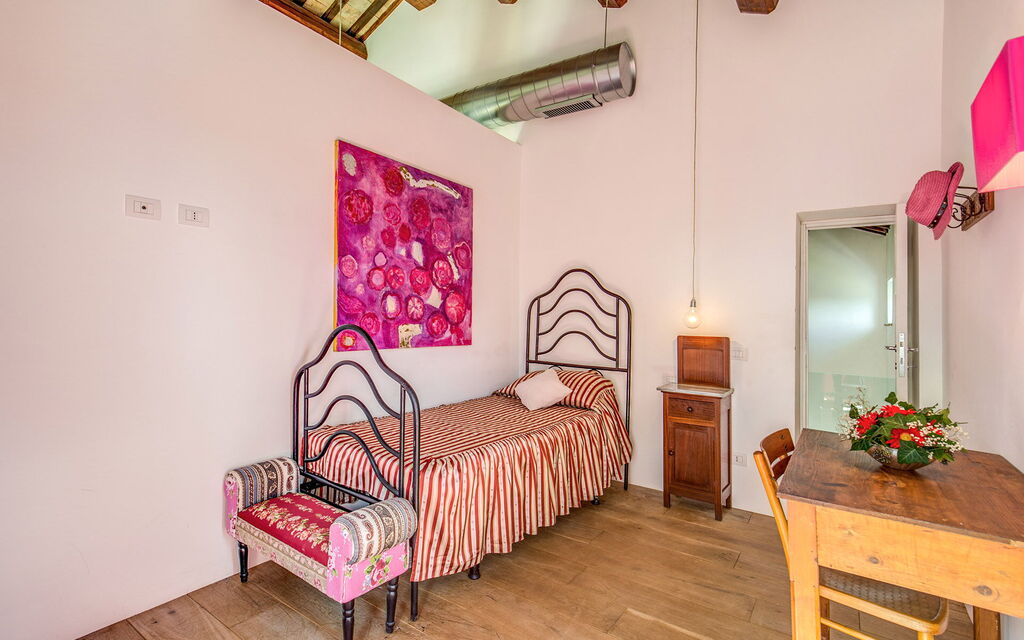 La Corte Del Grano: la-corte-del-grano-abbadia-villa-camera-da-letto