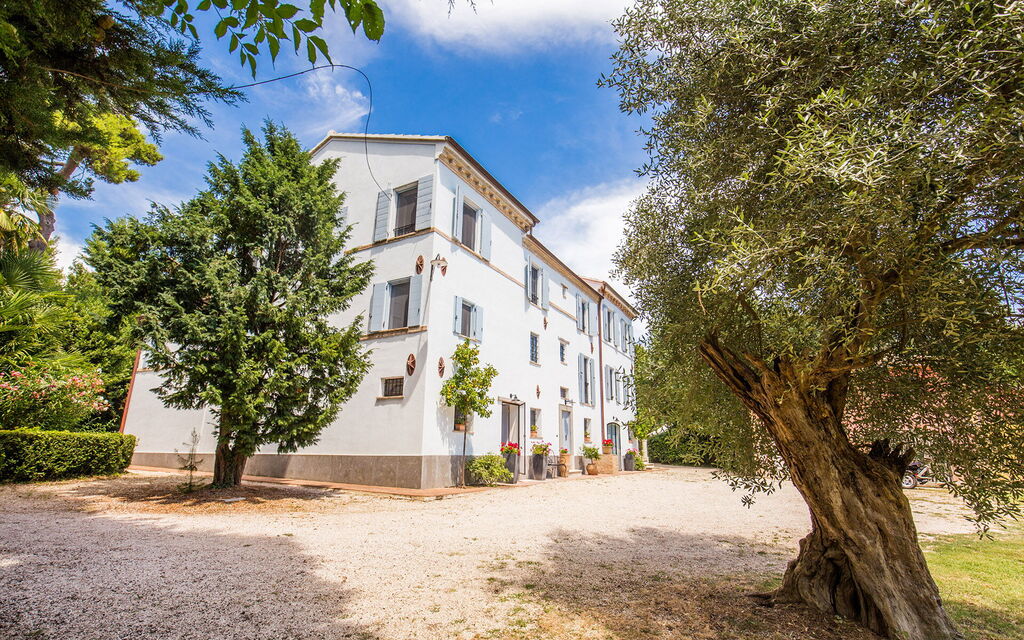 La Corte Del Grano: la-corte-del-grano-abbadia-villa-esterno