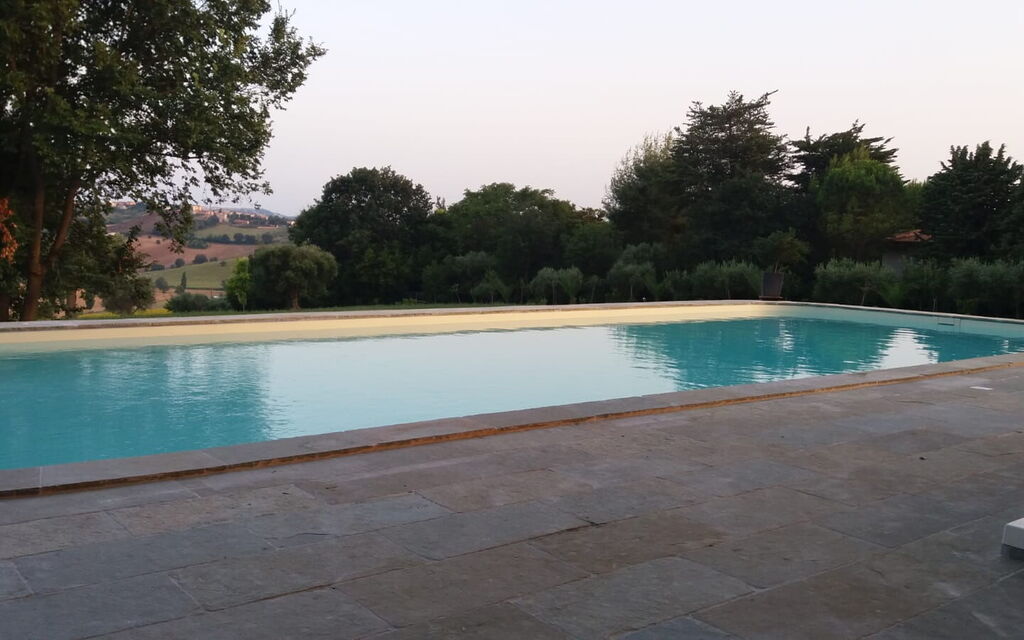 La Corte Del Grano: la-corte-del-grano-abbadia-villa-piscina