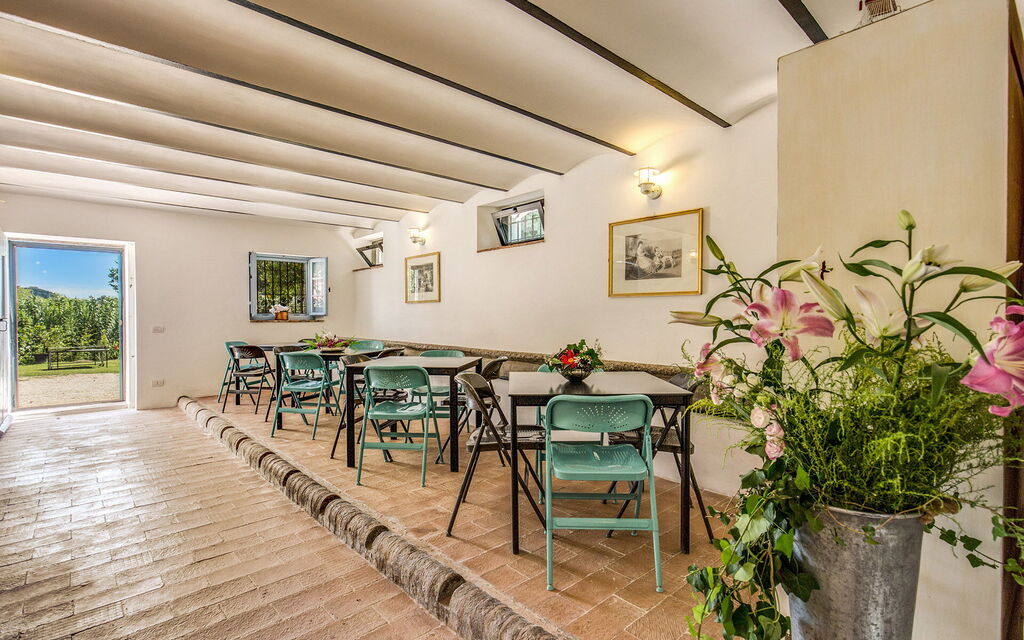 La Corte Del Grano: la-corte-del-grano-abbadia-villa-sala-da-pranzo