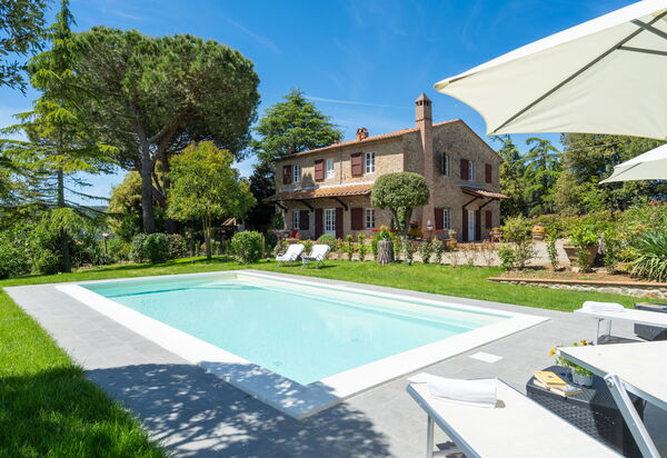 Villa Gabry: Building Exterior, Pool