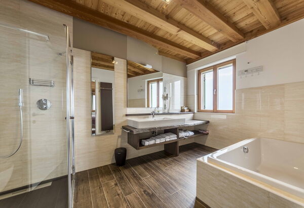 Dimora Delle Ninfee Del Garda: dimora-delle-ninfee-del-garda-castelletto-villa-bathroom