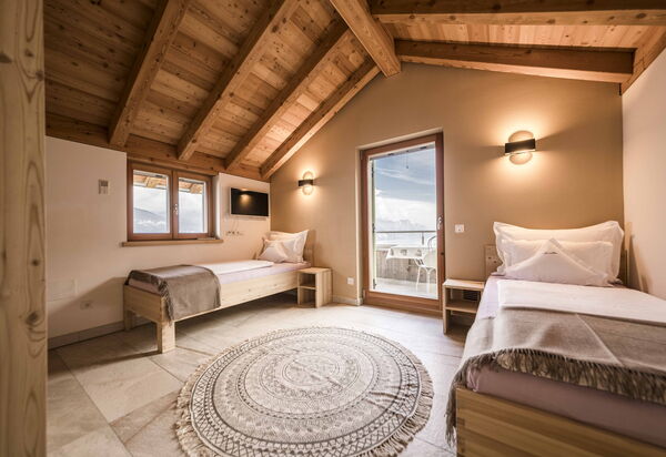 Dimora Delle Ninfee Del Garda: dimora-delle-ninfee-del-garda-castelletto-villa-bedroom