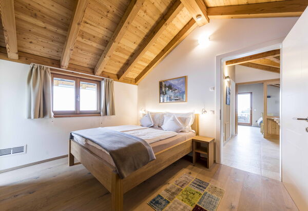 Dimora Delle Ninfee Del Garda: dimora-delle-ninfee-del-garda-castelletto-villa-bedroom