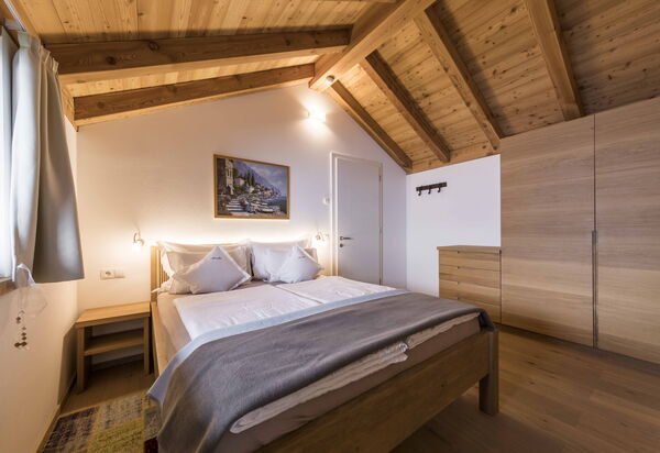 Dimora Delle Ninfee Del Garda: dimora-delle-ninfee-del-garda-castelletto-villa-bedroom