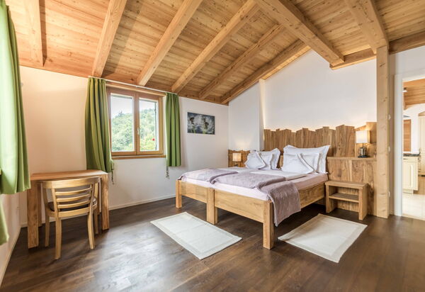 Dimora Delle Ninfee Del Garda: dimora-delle-ninfee-del-garda-castelletto-villa-bedroom