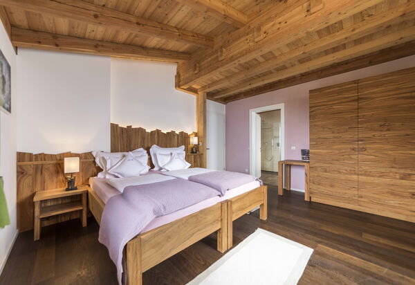 Dimora Delle Ninfee Del Garda: dimora-delle-ninfee-del-garda-castelletto-villa-bedroom