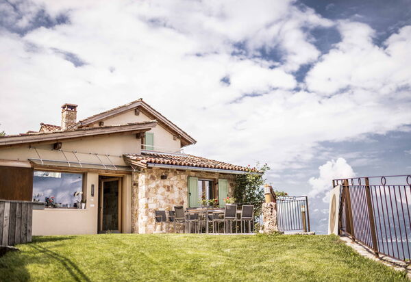 Dimora Delle Ninfee Del Garda: dimora-delle-ninfee-del-garda-castelletto-villa-external