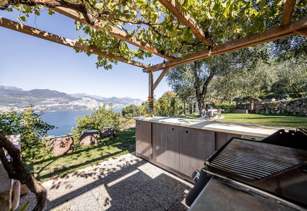 Dimora Delle Ninfee Del Garda: dimora-delle-ninfee-del-garda-castelletto-villa-patio