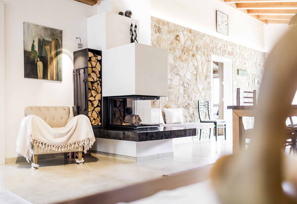 Dimora Delle Ninfee Del Garda: dimora-delle-ninfee-del-garda-castelletto-villa-living-room