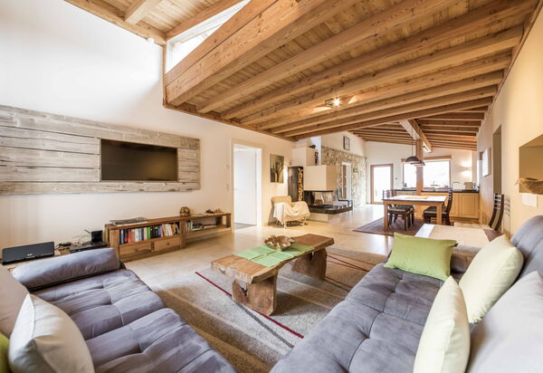 Dimora Delle Ninfee Del Garda: dimora-delle-ninfee-del-garda-castelletto-villa-living-room