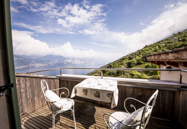 Dimora Delle Ninfee Del Garda: dimora-delle-ninfee-del-garda-castelletto-villa-terrace