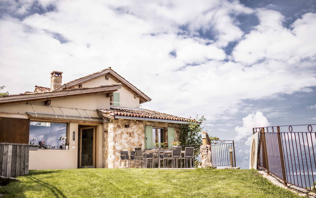 Dimora Delle Ninfee Del Garda: dimora-delle-ninfee-del-garda-castelletto-villa-external