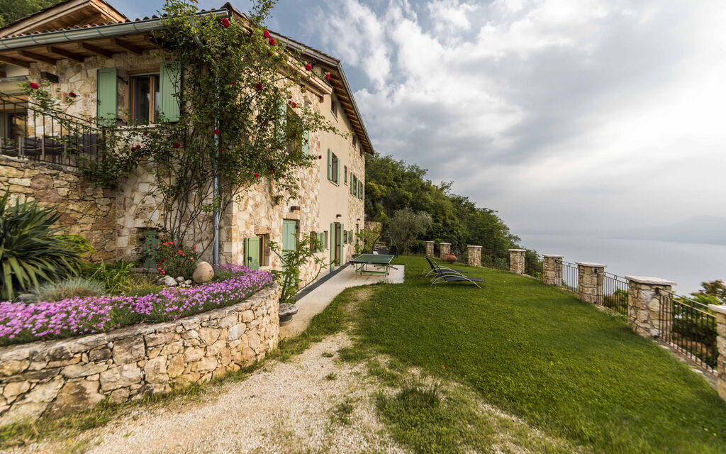 Dimora Delle Ninfee Del Garda: dimora-delle-ninfee-del-garda-castelletto-villa-esterno