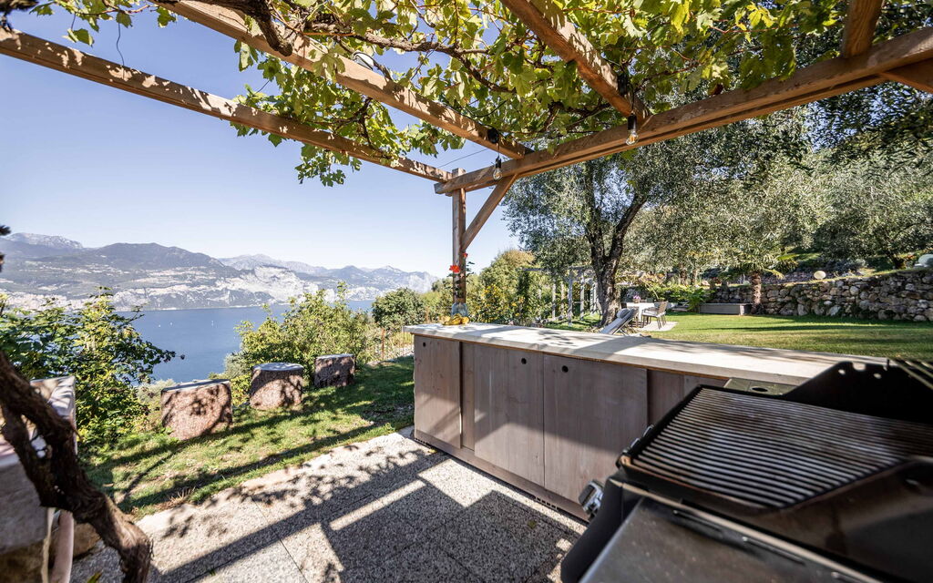 Dimora Delle Ninfee Del Garda: dimora-delle-ninfee-del-garda-castelletto-villa-patio