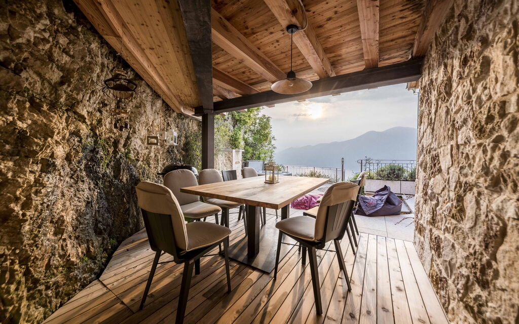 Dimora Delle Ninfee Del Garda: dimora-delle-ninfee-del-garda-castelletto-villa-patio