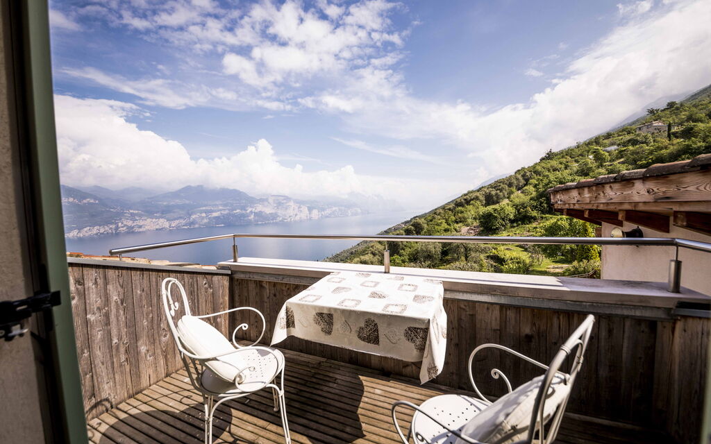 Dimora Delle Ninfee Del Garda: dimora-delle-ninfee-del-garda-castelletto-villa-terrace